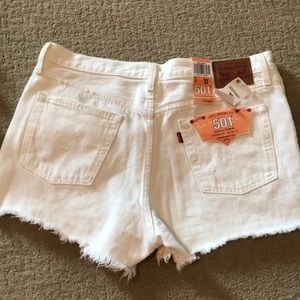 White Levi’s denim shorts